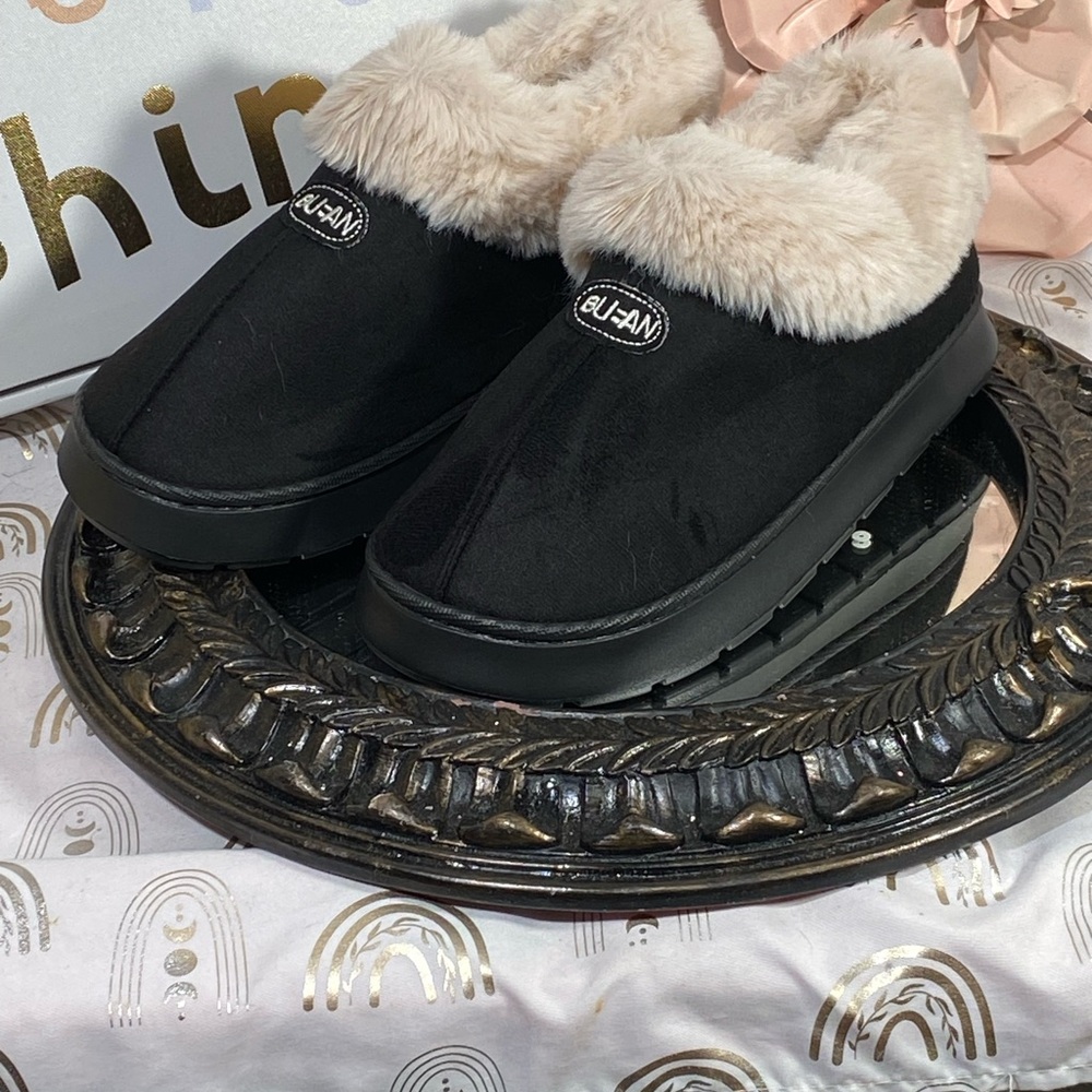 Cozy Black and Cream Fur-Lined Slippers